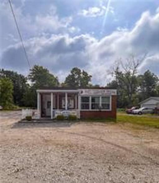 Primary Photo Of 315 Youngstown Kingsville Rd SE, Vienna General Retail For Sale