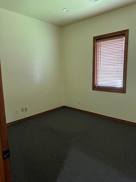 More Photos Of 2236 NW 164th St, Edmond Office For Lease