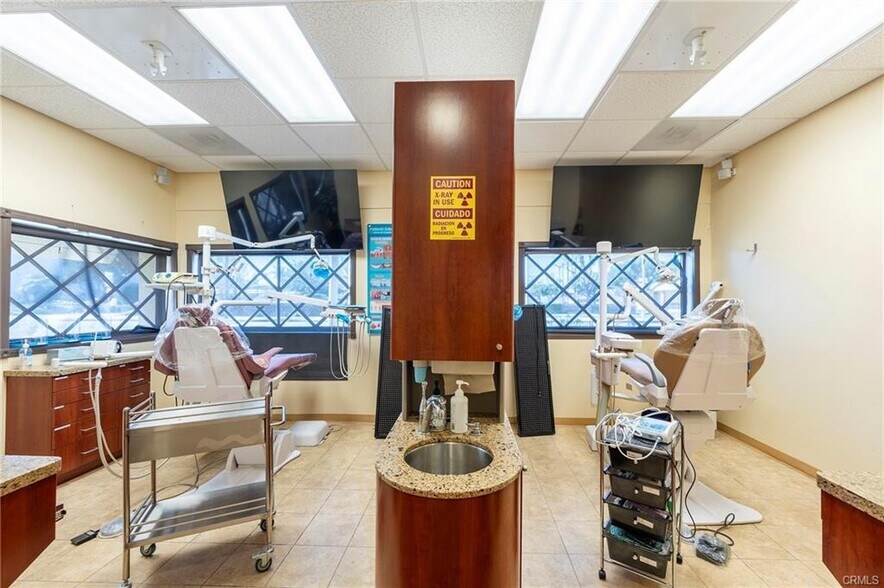 More Photos Of 1317-1319 N Main St, Santa Ana Storefront Retail Office For Sale