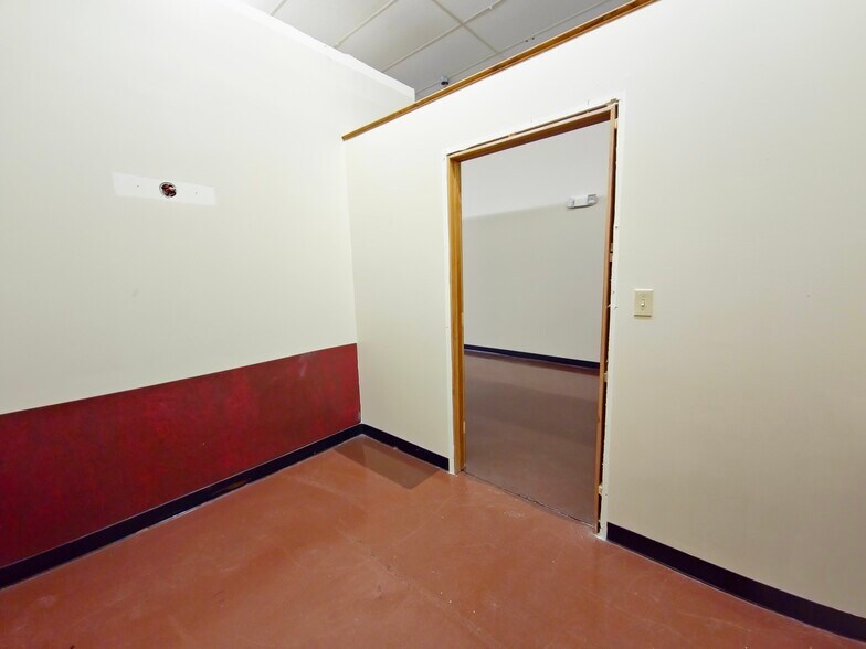 More Photos Of 514 E Pershing Ave, Riverton Freestanding For Lease