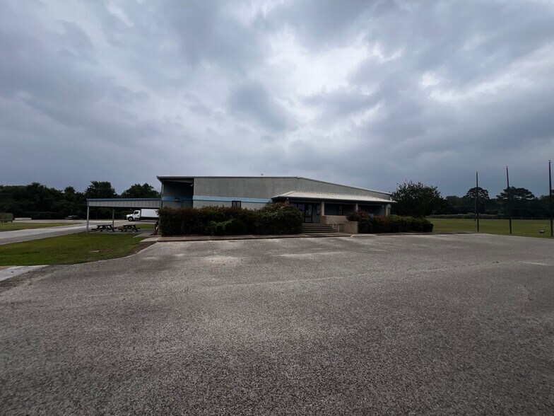 More Photos Of 1600 South Hwy 95, Bastrop Manufacturing For Sale