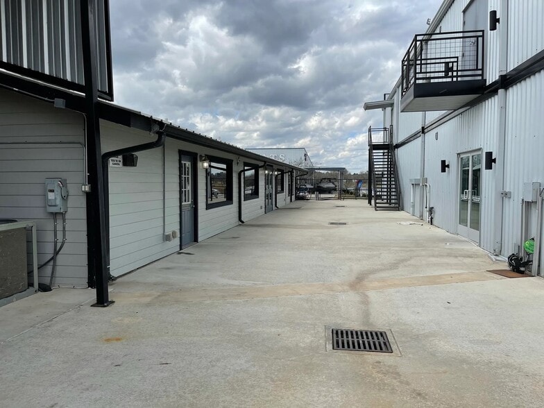 More Photos Of 15102 Interstate 45, Conroe Storefront Retail Office For Lease