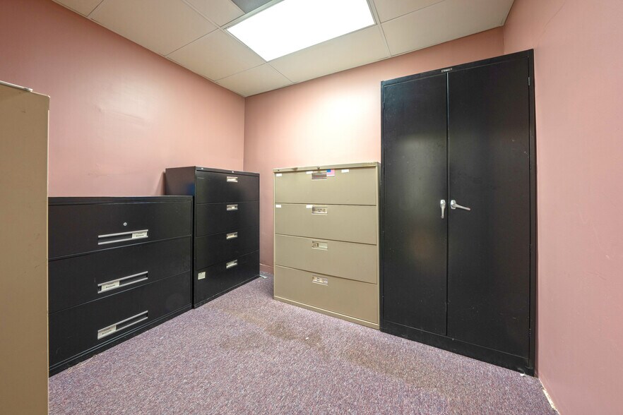 More Photos Of 2250 Pontiac Rd, Auburn Hills Office For Lease