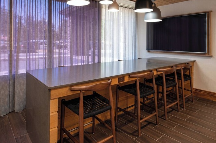 More Photos Of 3540 Rosedale Hwy, Bakersfield Hotel For Sale