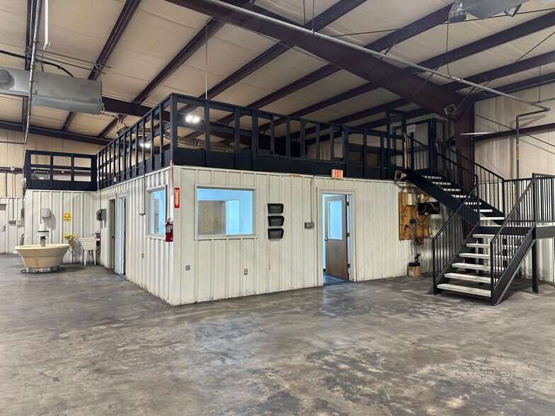 More Photos Of 13408 Redfish Ln, Stafford Warehouse For Lease