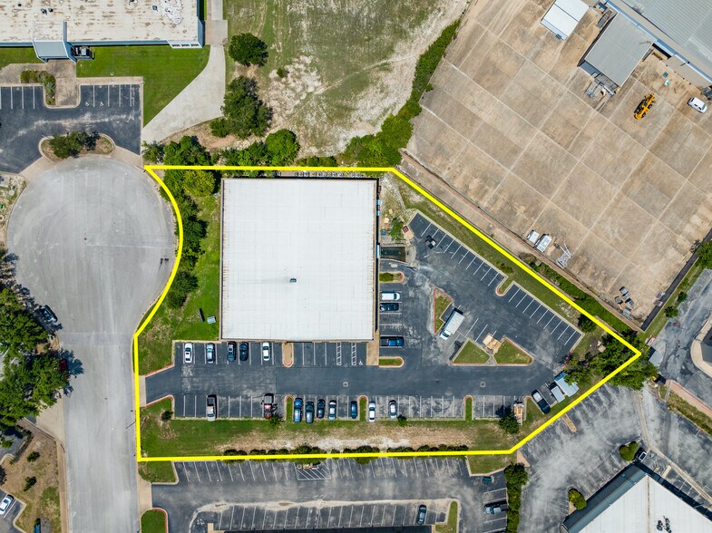 More Photos Of 1606 Headway Cir, Austin Light Manufacturing For Sale