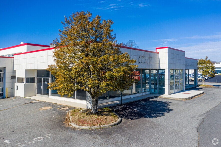 Primary Photo Of 4800 E Independence Blvd, Charlotte Auto Dealership For Sale