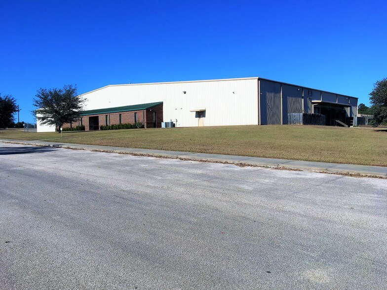 More Photos Of 1108 Commerce St, Marshall Manufacturing For Sale