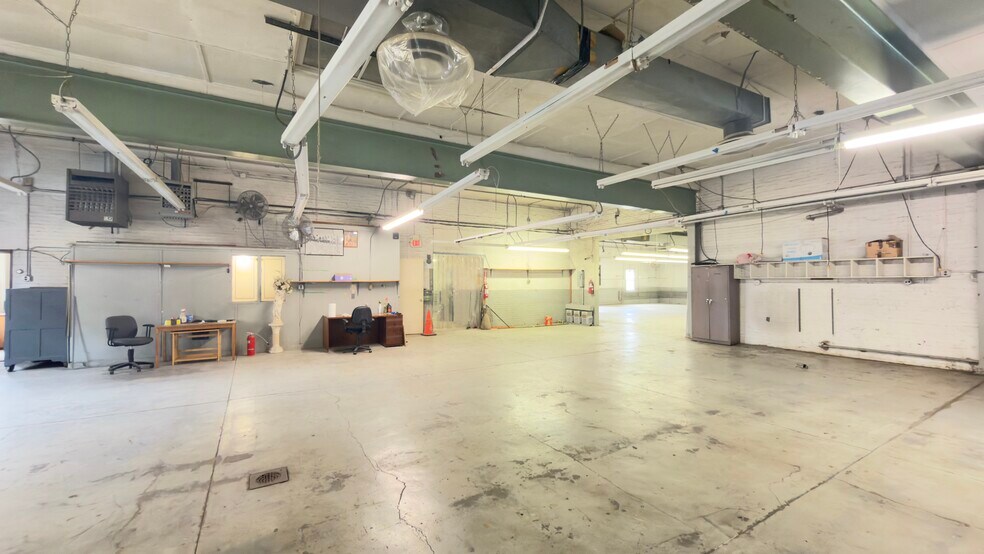 More Photos Of 327-333 53rd St, West New York Warehouse For Lease