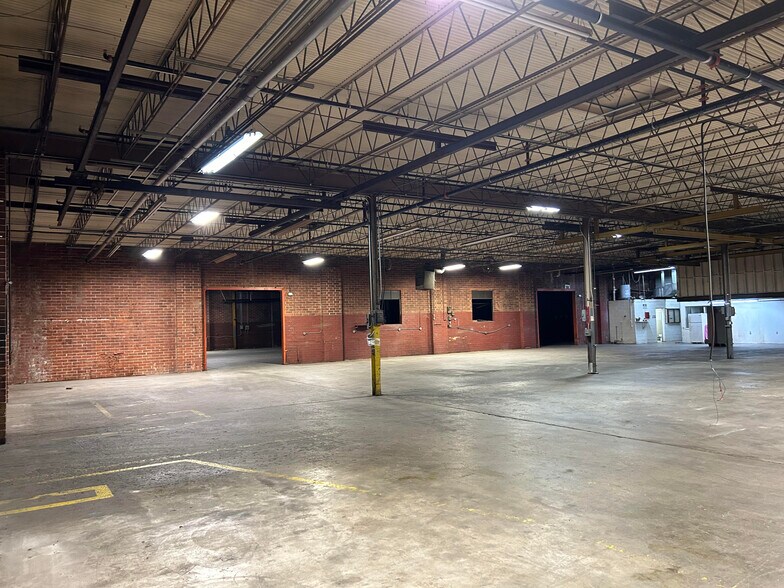 More Photos Of 503 11th Ave, Dalton Manufacturing For Sale