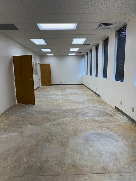 More Photos Of 139 S Broad St, Griffith Office For Lease