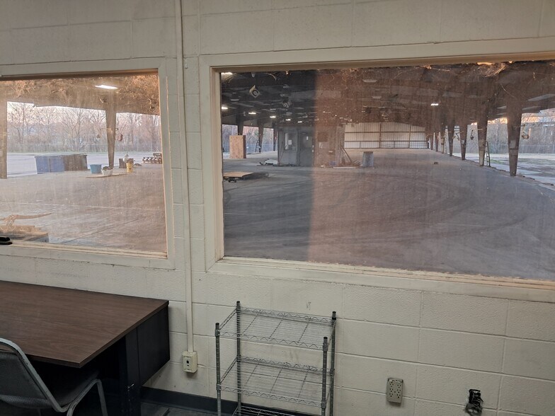 More Photos Of 1651 Kerr Dr, Jackson Unknown For Lease