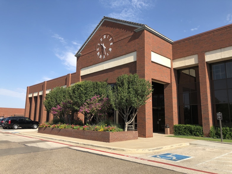 More Photos Of 4010 82nd St, Lubbock Office For Lease