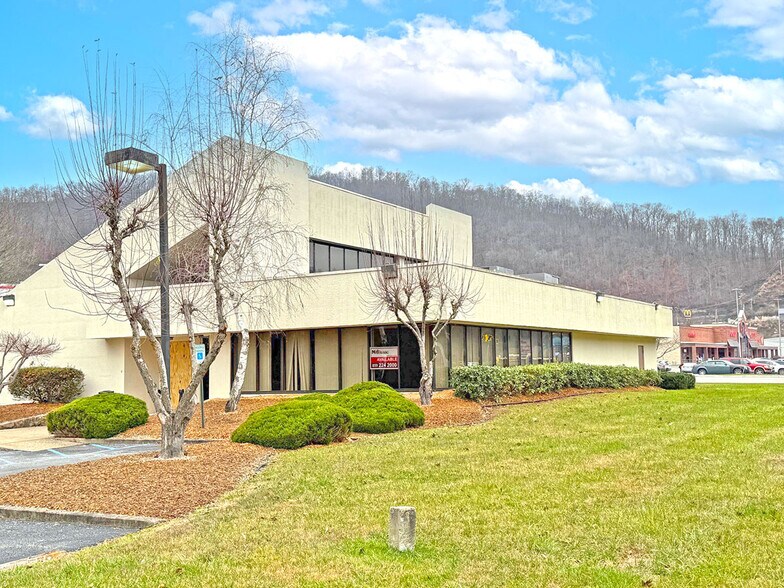 More Photos Of 27989 Us Highway 119, South Williamson Bank For Sale