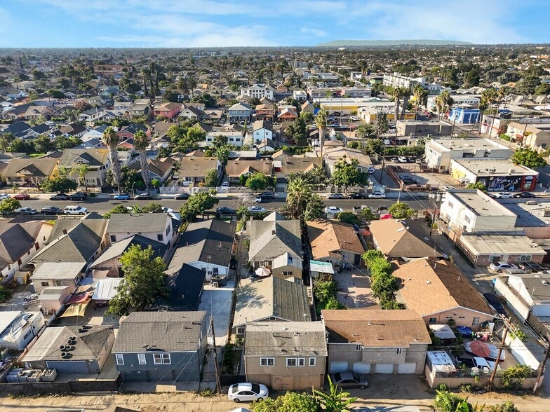 More Photos Of 967 W 47th St, Los Angeles Apartments For Sale