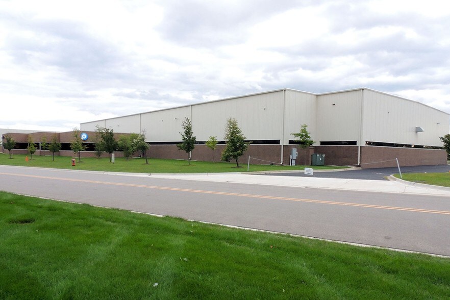 More Photos Of 4237 N Atlantic Blvd, Auburn Hills Industrial For Sale