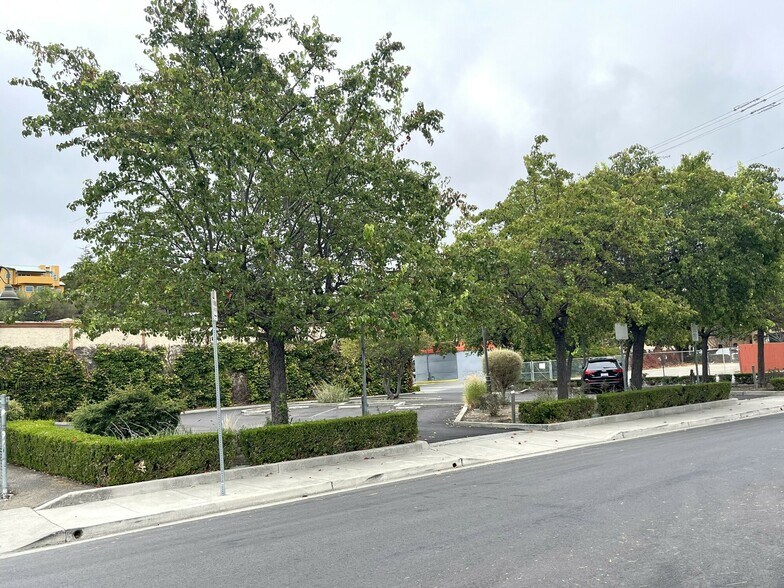 More Photos Of 22297 Mission Blvd, Hayward General Retail For Sale