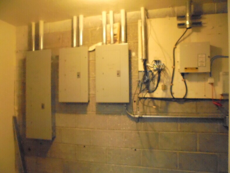 More Photos Of 127 S 1st St, Blythe Flex For Sale