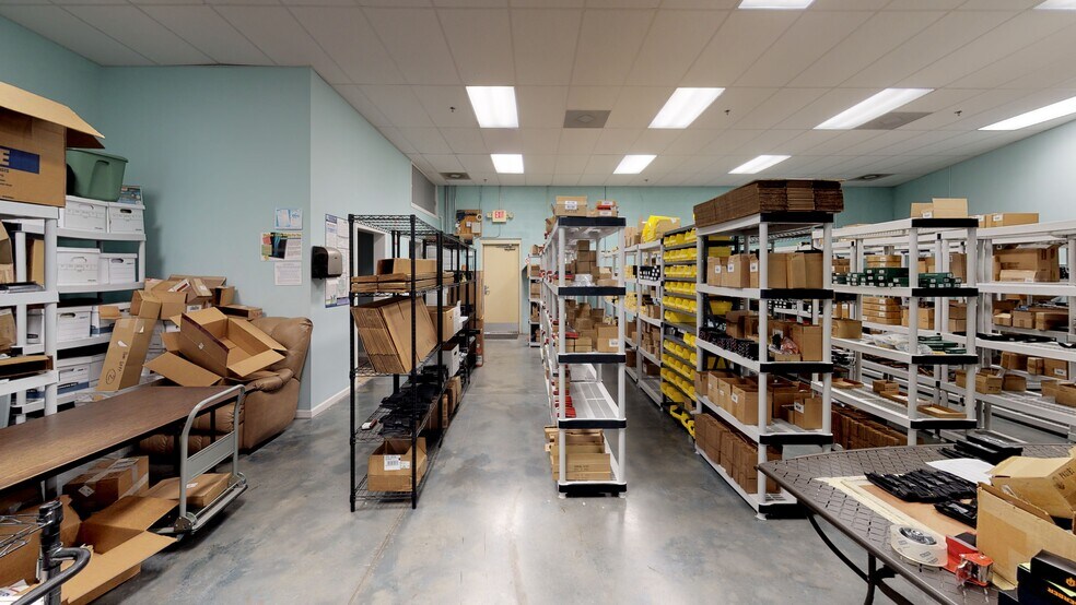 More Photos Of 2219 County Road 220, Middleburg General Retail For Sale