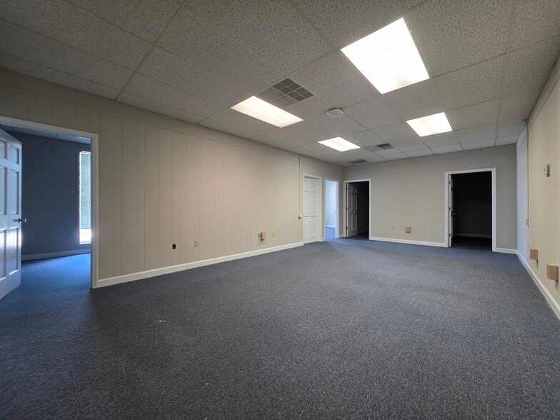 More Photos Of 404 St Andrews Dr, Greenville Office For Lease