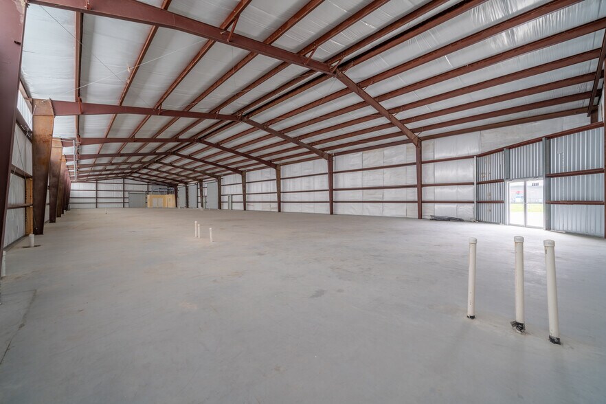 More Photos Of 6424 Queenston Blvd, Houston Light Distribution For Sale