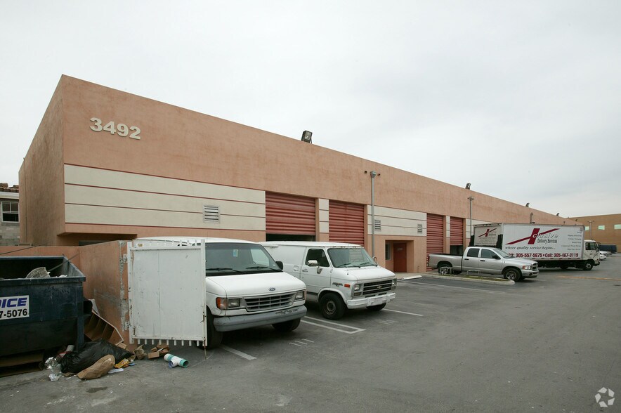 Primary Photo Of 3492 W 84th St, Hialeah Warehouse For Lease