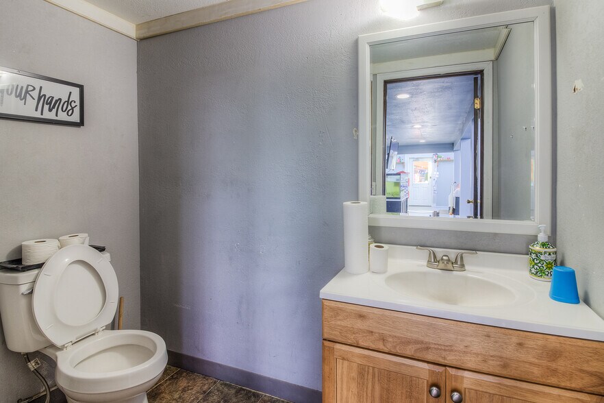 More Photos Of 4813 Tieton Dr, Yakima Storefront Retail Office For Sale