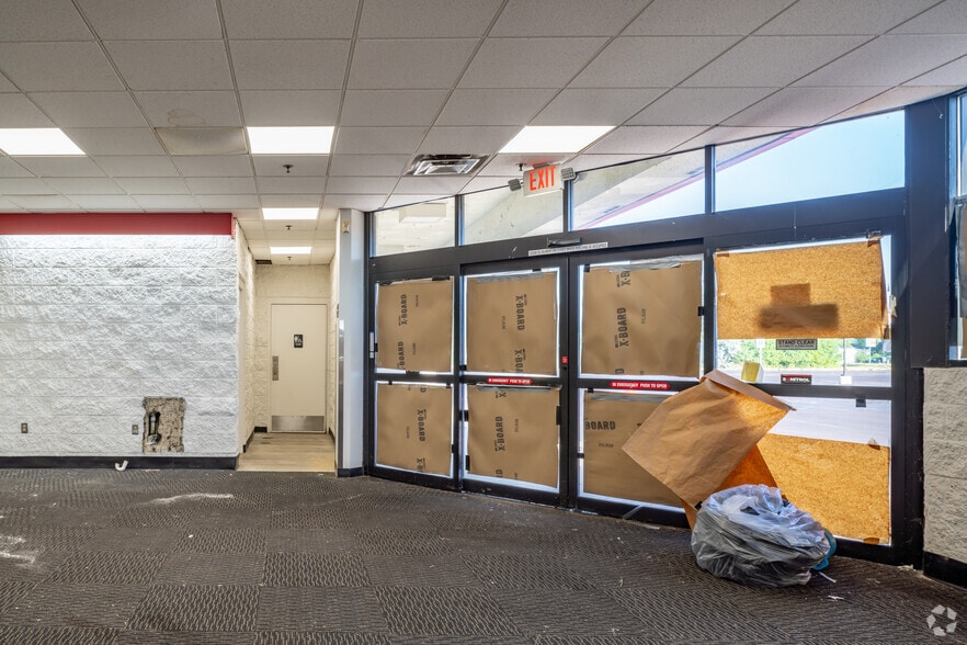 More Photos Of 4813-4945 Clio Rd, Flint Unknown For Lease