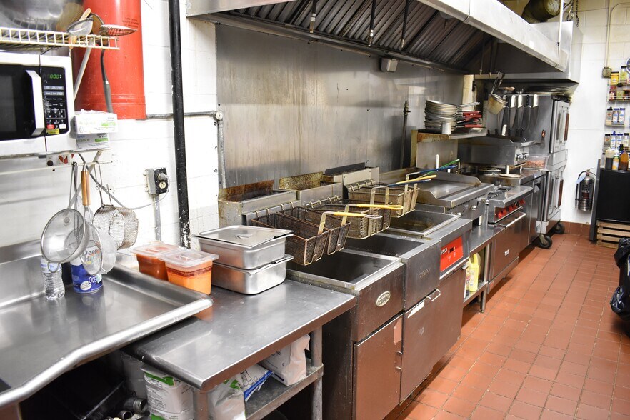 More Photos Of 24 S First St, Fulton Restaurant For Sale