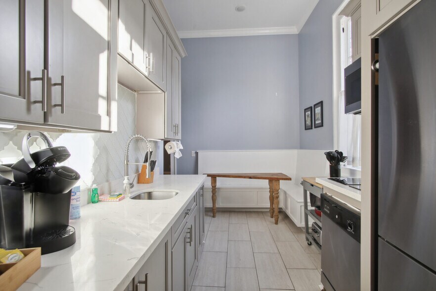 More Photos Of 1104 Music St, New Orleans Hotel For Sale