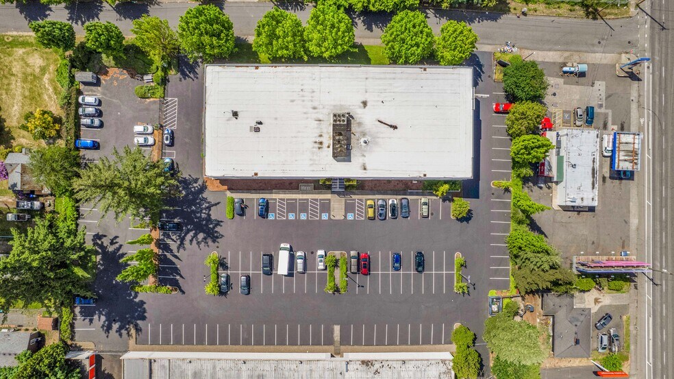 More Photos Of 2600 SE 98th Ave, Portland Office For Sale