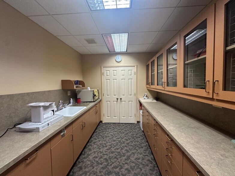 More Photos Of 277 Oriskany Blvd, Whitesboro Office For Sale