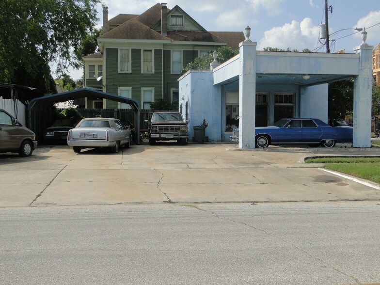 More Photos Of 4002 La Branch St, Houston Office For Lease