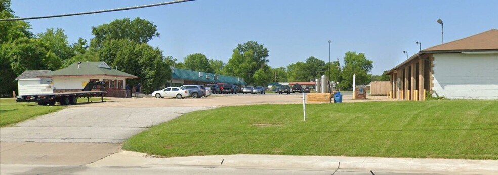 More Photos Of 449 S Church St, Saint Peters Restaurant For Sale