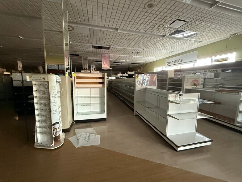 More Photos Of 350 Niagara St, Buffalo Drugstore For Lease