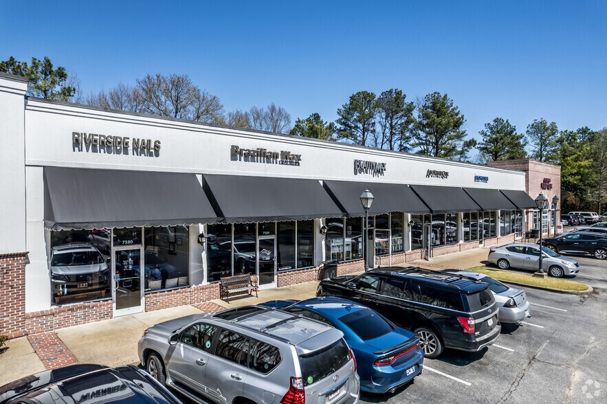 More Photos Of 7570-7604 W Farmington Blvd, Germantown General Retail For Lease