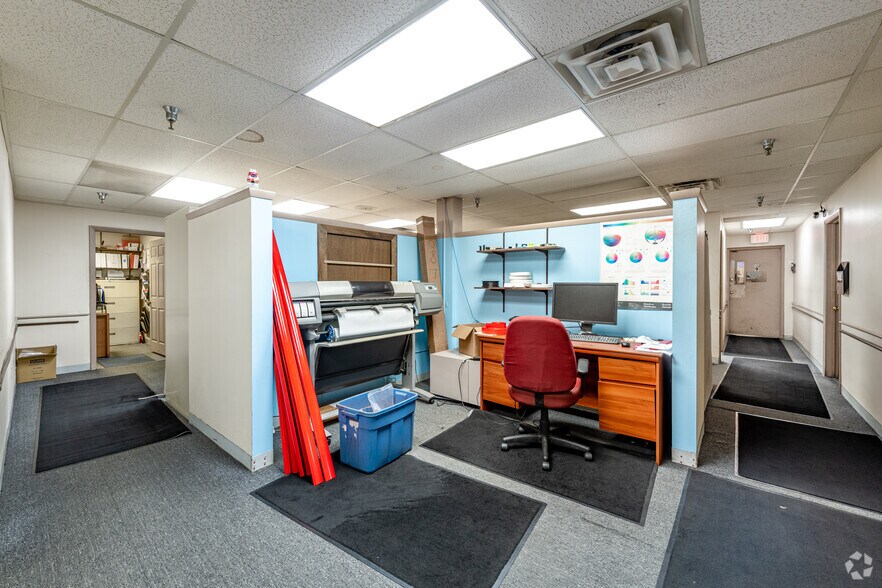 More Photos Of 225 Hubbard Rd, Youngstown Warehouse For Lease