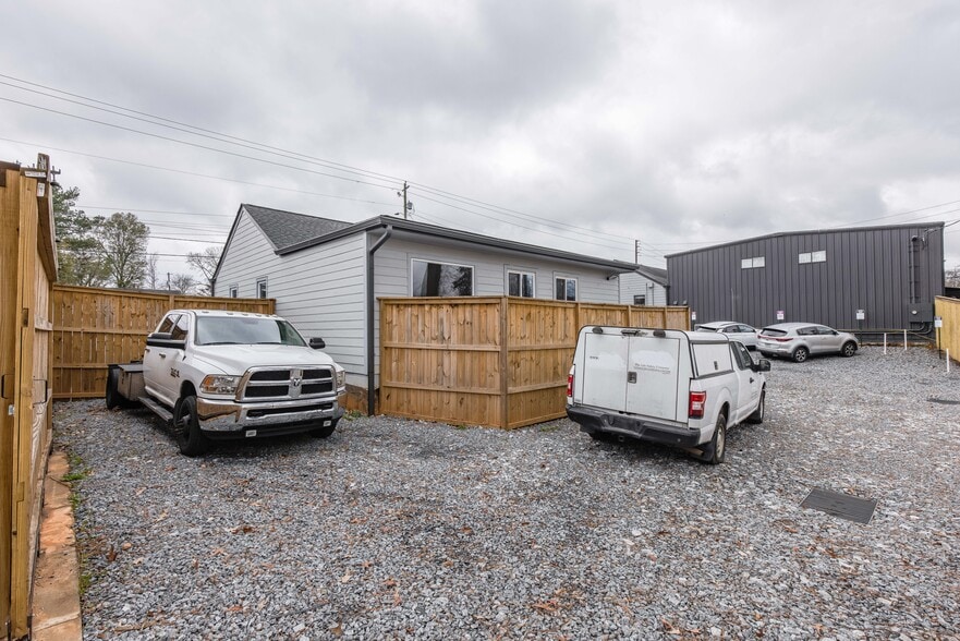 More Photos Of 1685 Lower Roswell Rd, Marietta Medical For Lease