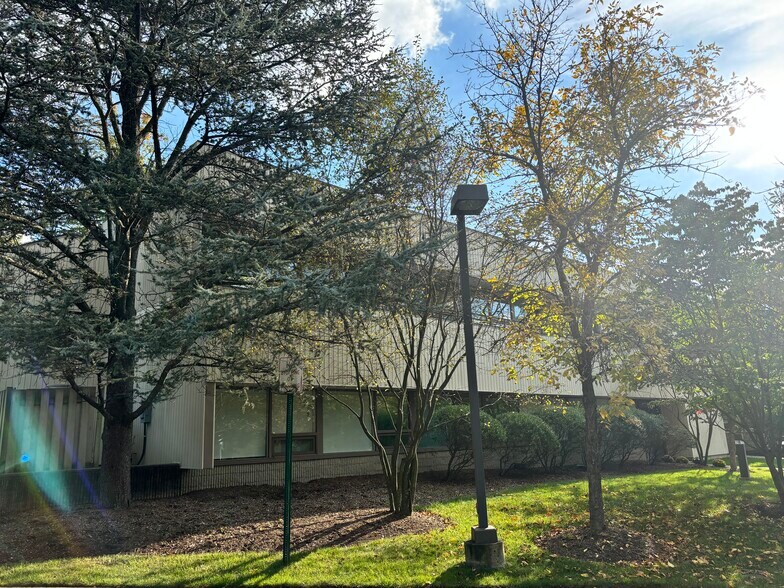 More Photos Of 220 Ridgedale Ave, Florham Park Office For Sale
