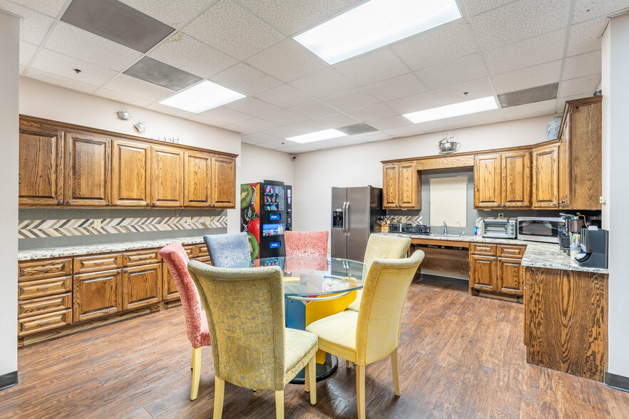 More Photos Of 1444 N Central Expy, McKinney Office For Sale