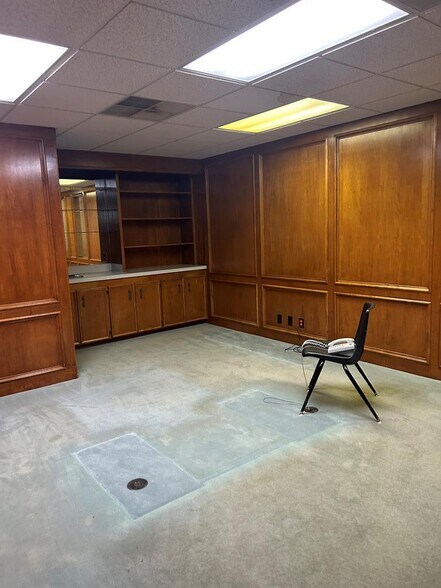 More Photos Of 818 N Raguet St, Lufkin Light Distribution For Sale