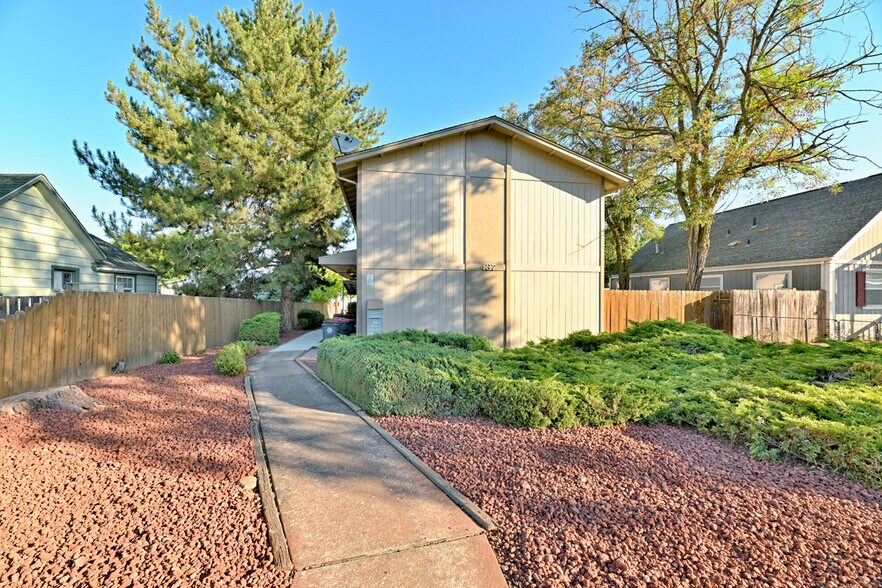 More Photos Of 437 Ash St, Central Point Apartments For Sale