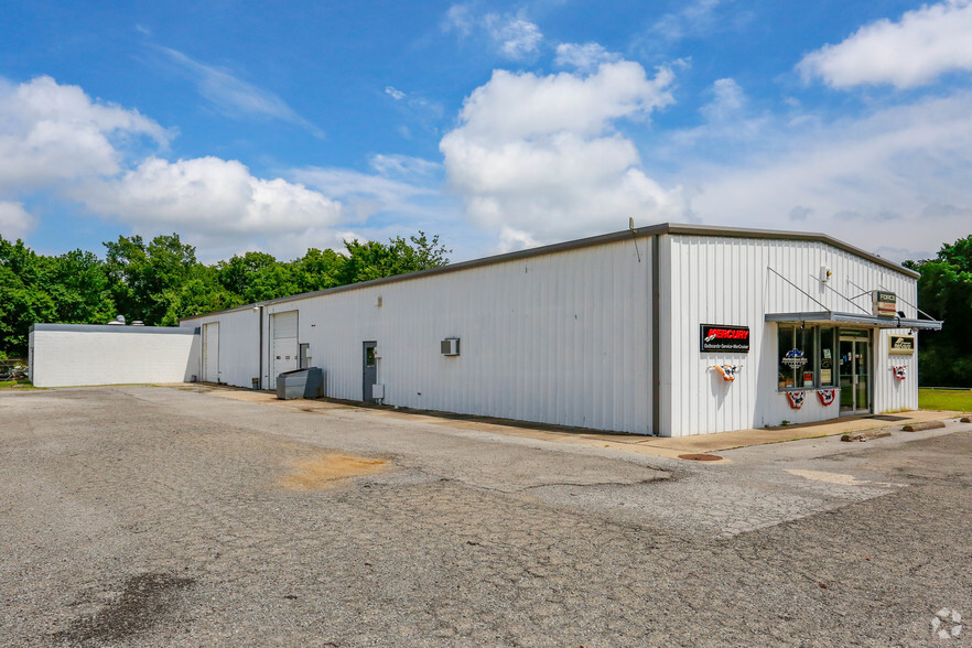 Primary Photo Of 1902 N 11th St, Muskogee Flex For Sale