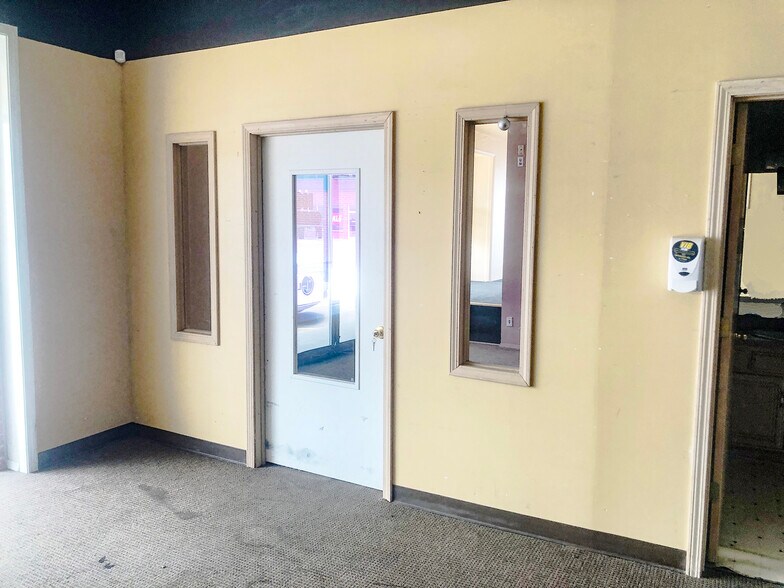 More Photos Of 104 E Graham Ave, Pryor General Retail For Sale