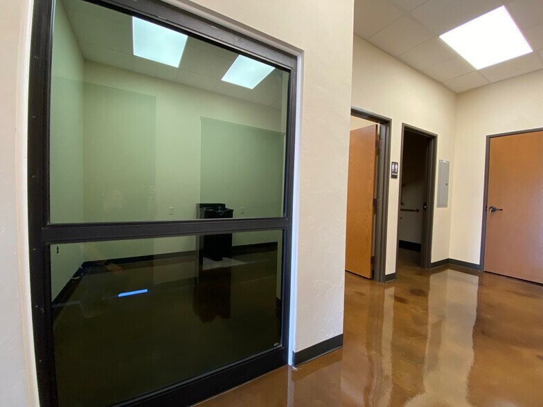 More Photos Of 8921 NW Expressway St, Oklahoma City Warehouse For Lease