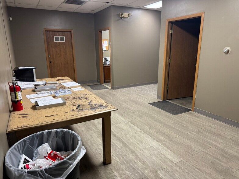 More Photos Of 500 Shaw St, Des Moines Service For Sale