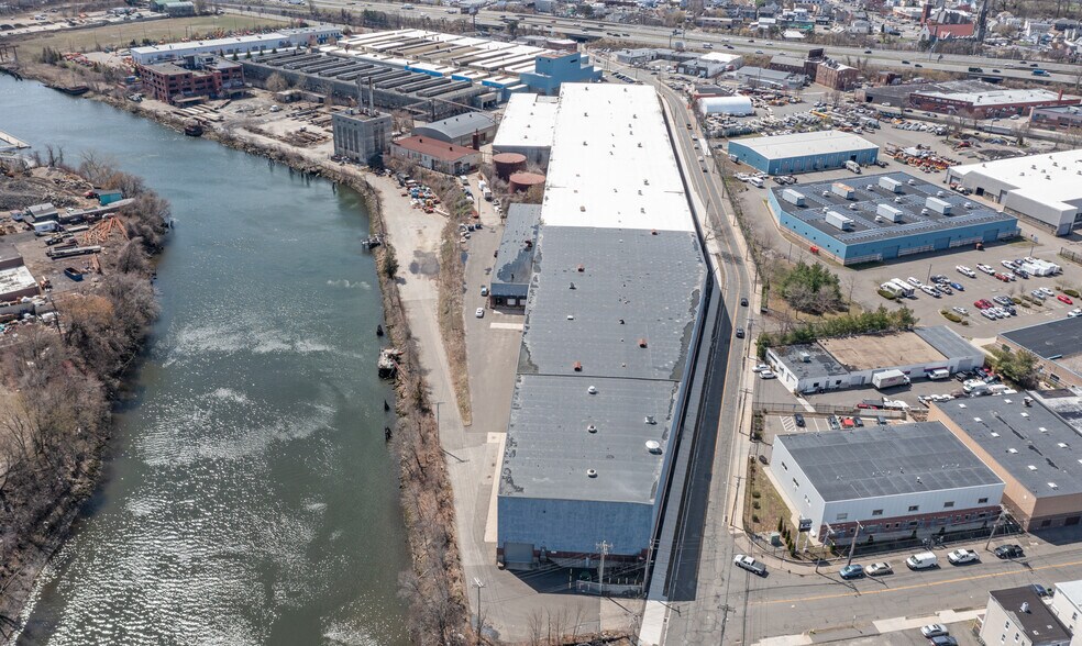 More Photos Of 640 N Washington Ave, Bridgeport Warehouse For Lease