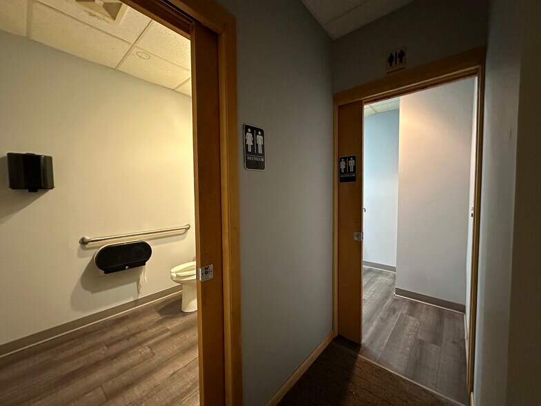 More Photos Of 4 S Linn St, Iowa City Office For Lease