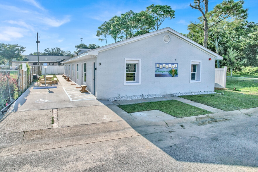 Primary Photo Of 8 Gipson Pl, Fort Walton Beach Hotel For Sale