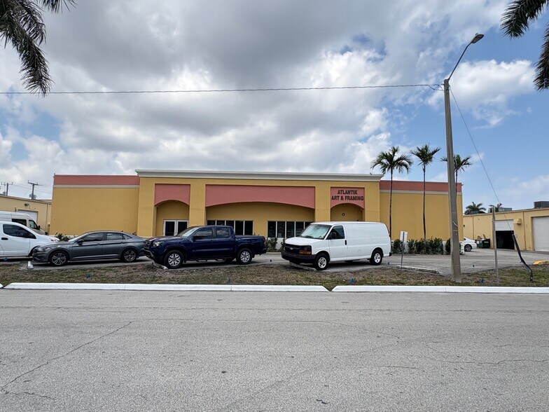 More Photos Of 121-125 NW 11th St, Boca Raton Warehouse For Lease